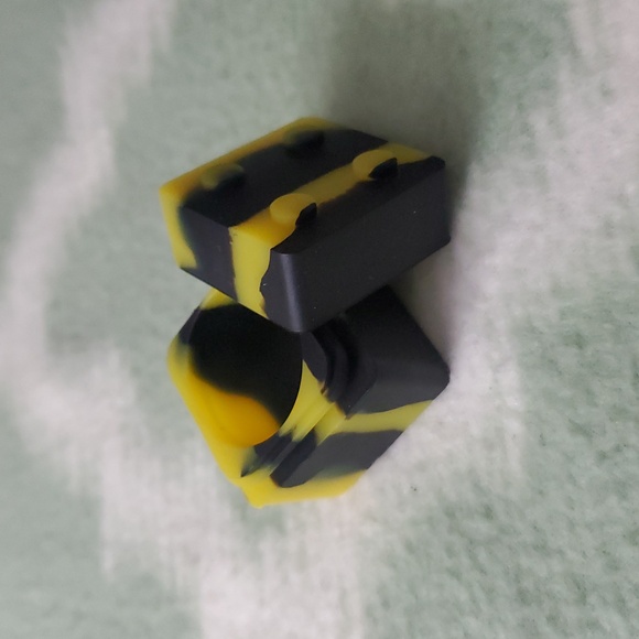 Gold Glass Dab Rig - Picture 4 of 4